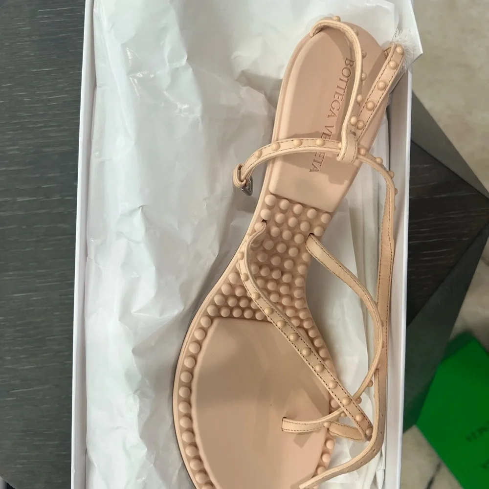 Bottega Veneta Beige Textured Sandals - Picture 4 of 8